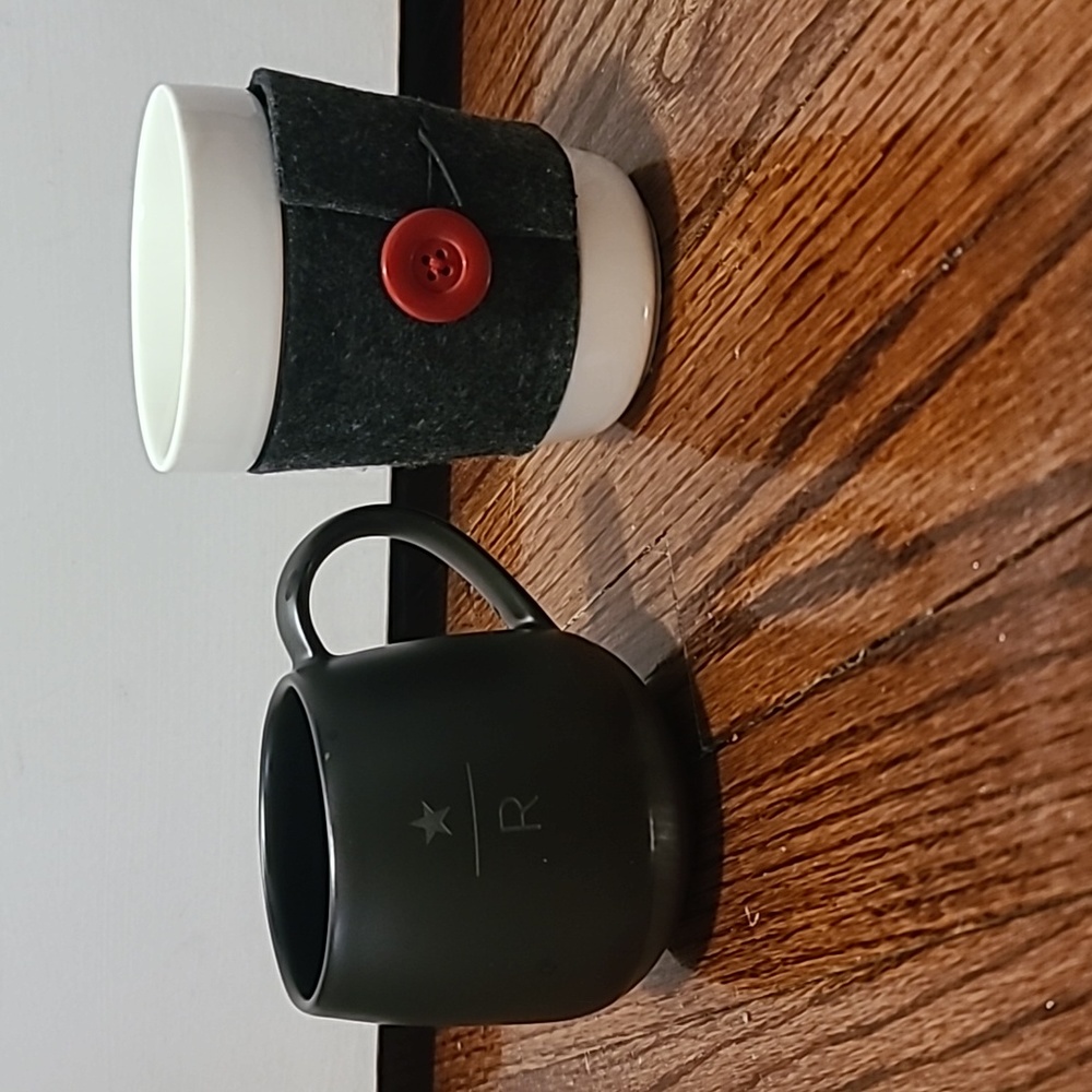 Starbucks mugs qty:2